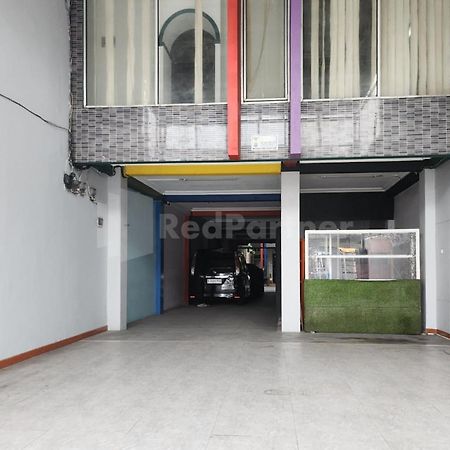 Puspita Homestay Mitra Reddoorz Bekasi Exterior foto
