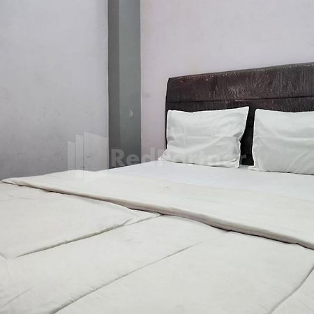 Puspita Homestay Mitra Reddoorz Bekasi Exterior foto