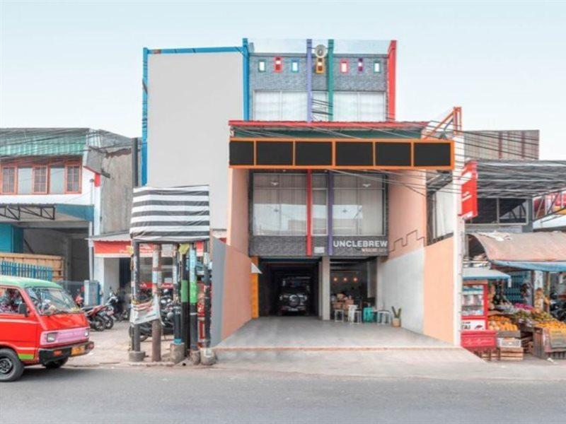 Puspita Homestay Mitra Reddoorz Bekasi Exterior foto