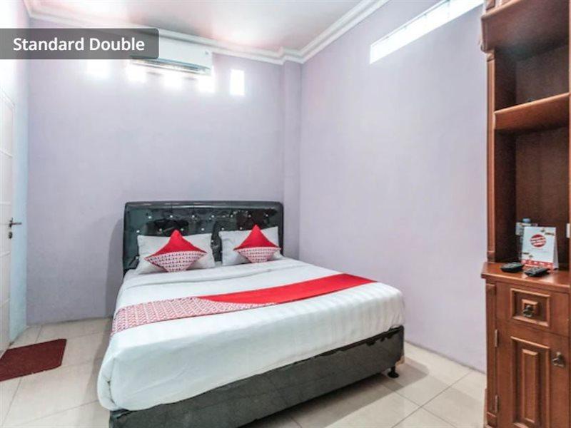 Puspita Homestay Mitra Reddoorz Bekasi Exterior foto