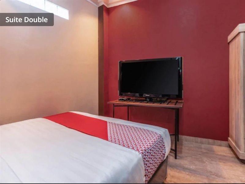 Puspita Homestay Mitra Reddoorz Bekasi Exterior foto