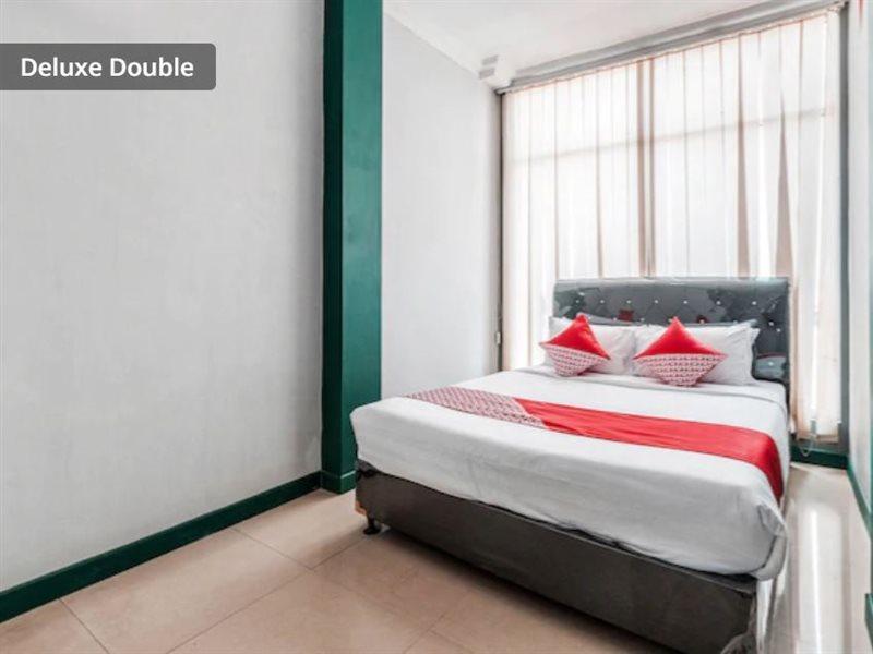 Puspita Homestay Mitra Reddoorz Bekasi Exterior foto
