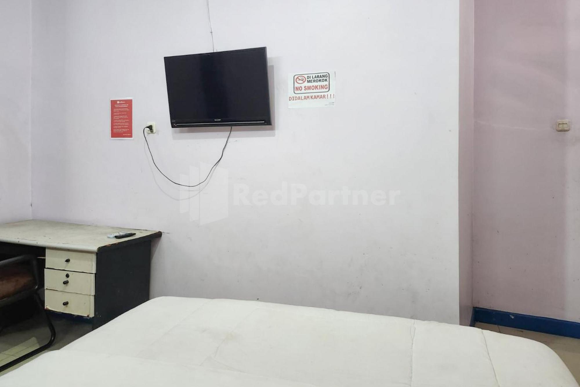 Puspita Homestay Mitra Reddoorz Bekasi Exterior foto