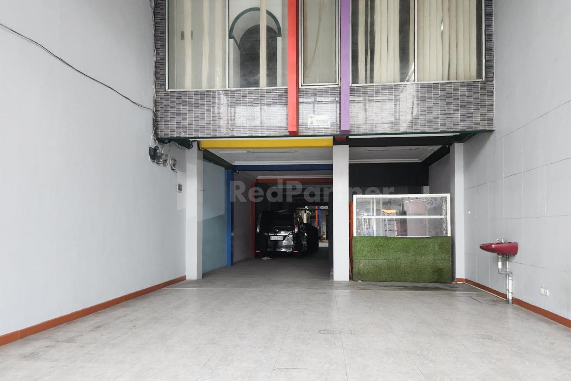 Puspita Homestay Mitra Reddoorz Bekasi Exterior foto