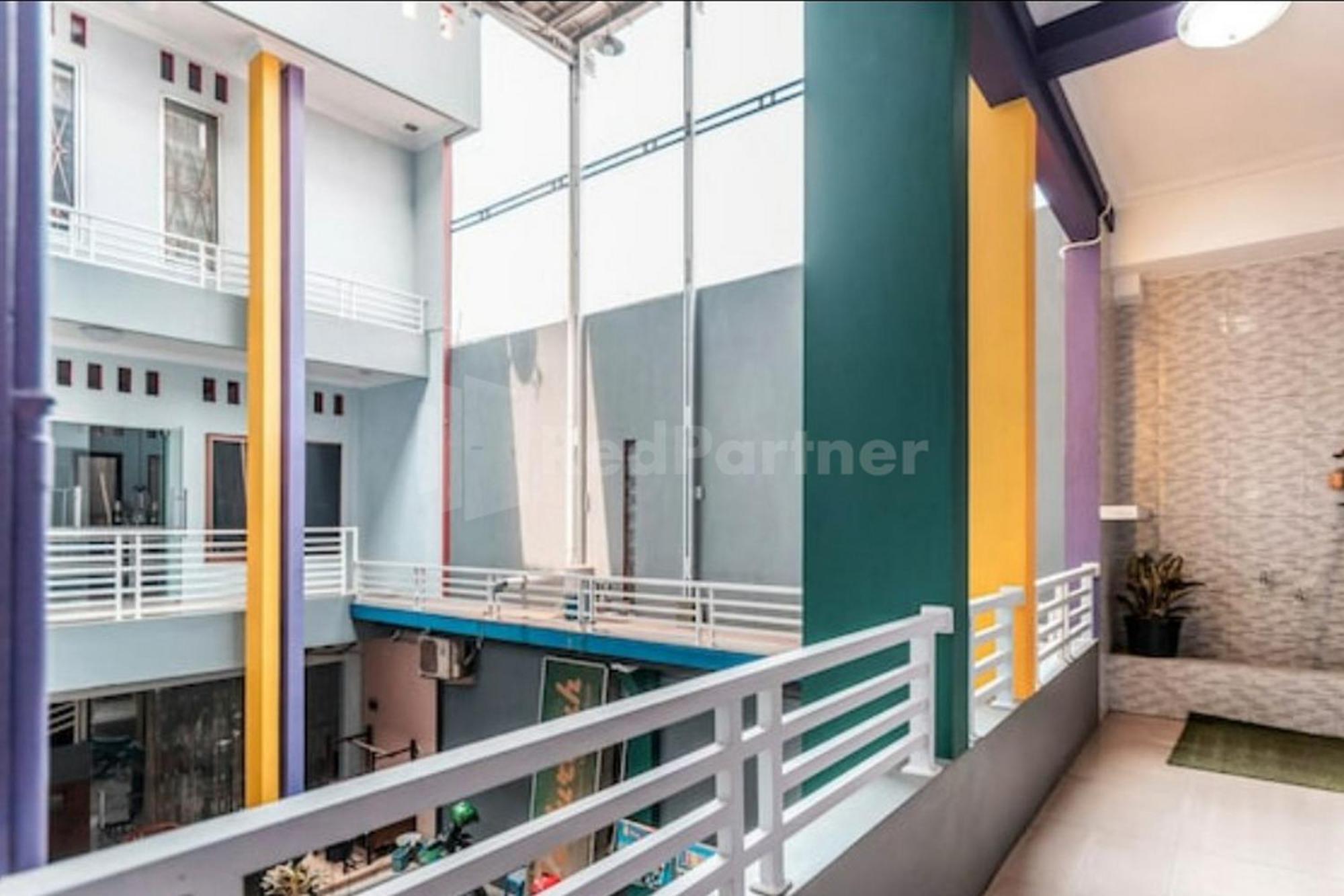 Puspita Homestay Mitra Reddoorz Bekasi Exterior foto