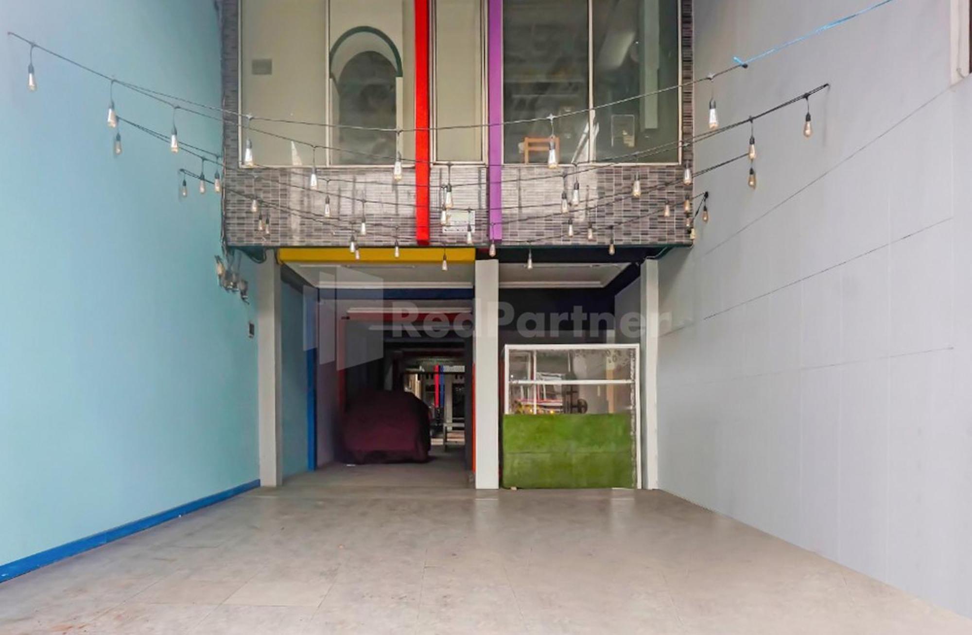 Puspita Homestay Mitra Reddoorz Bekasi Exterior foto