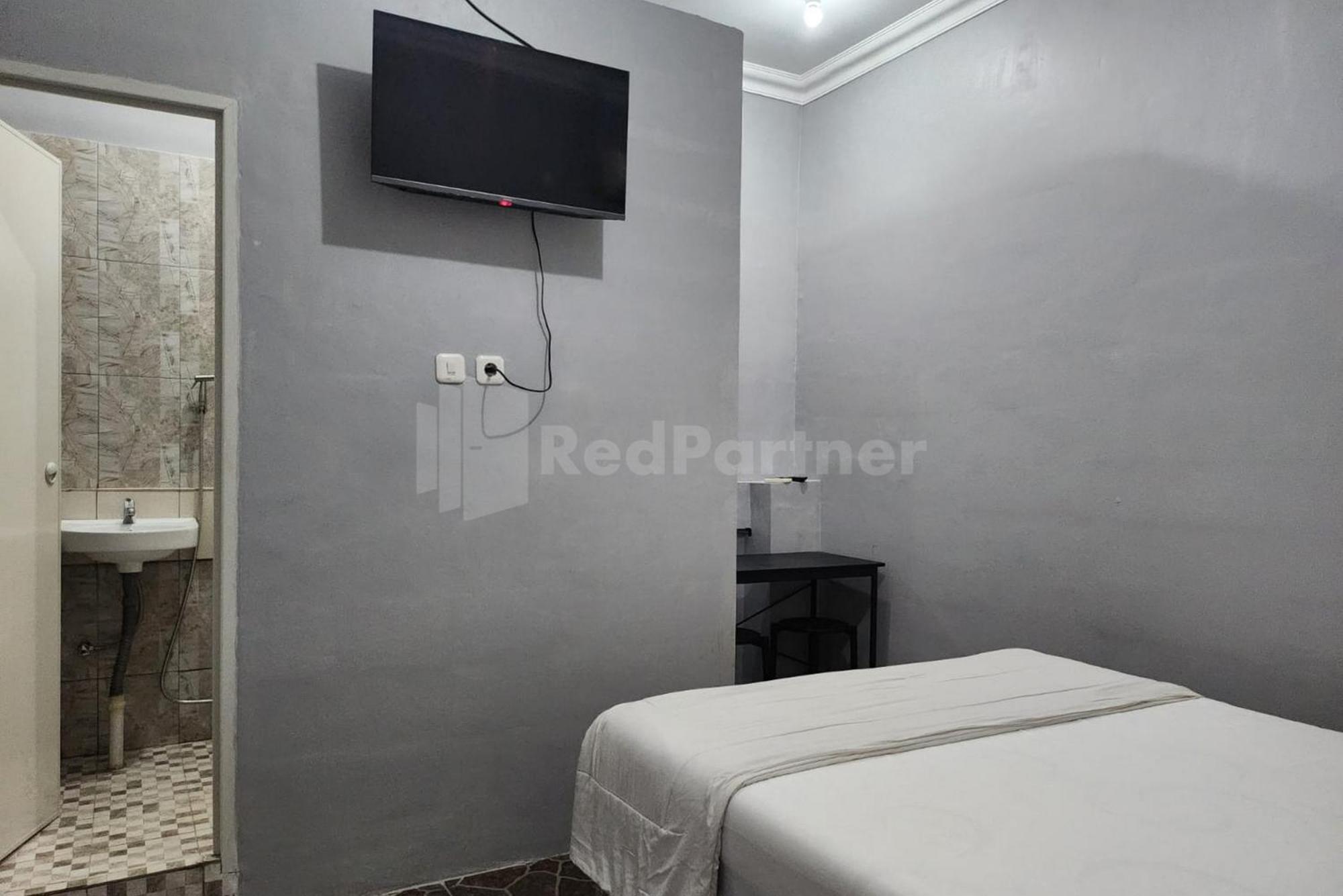 Puspita Homestay Mitra Reddoorz Bekasi Exterior foto