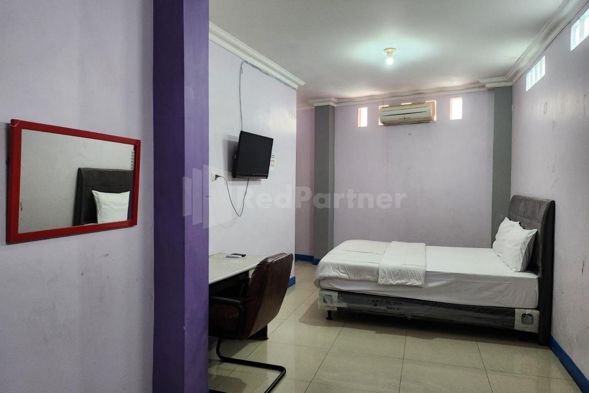 Puspita Homestay Mitra Reddoorz Bekasi Exterior foto