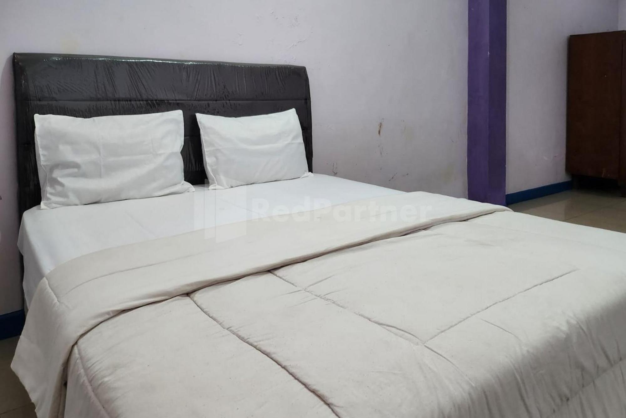 Puspita Homestay Mitra Reddoorz Bekasi Exterior foto
