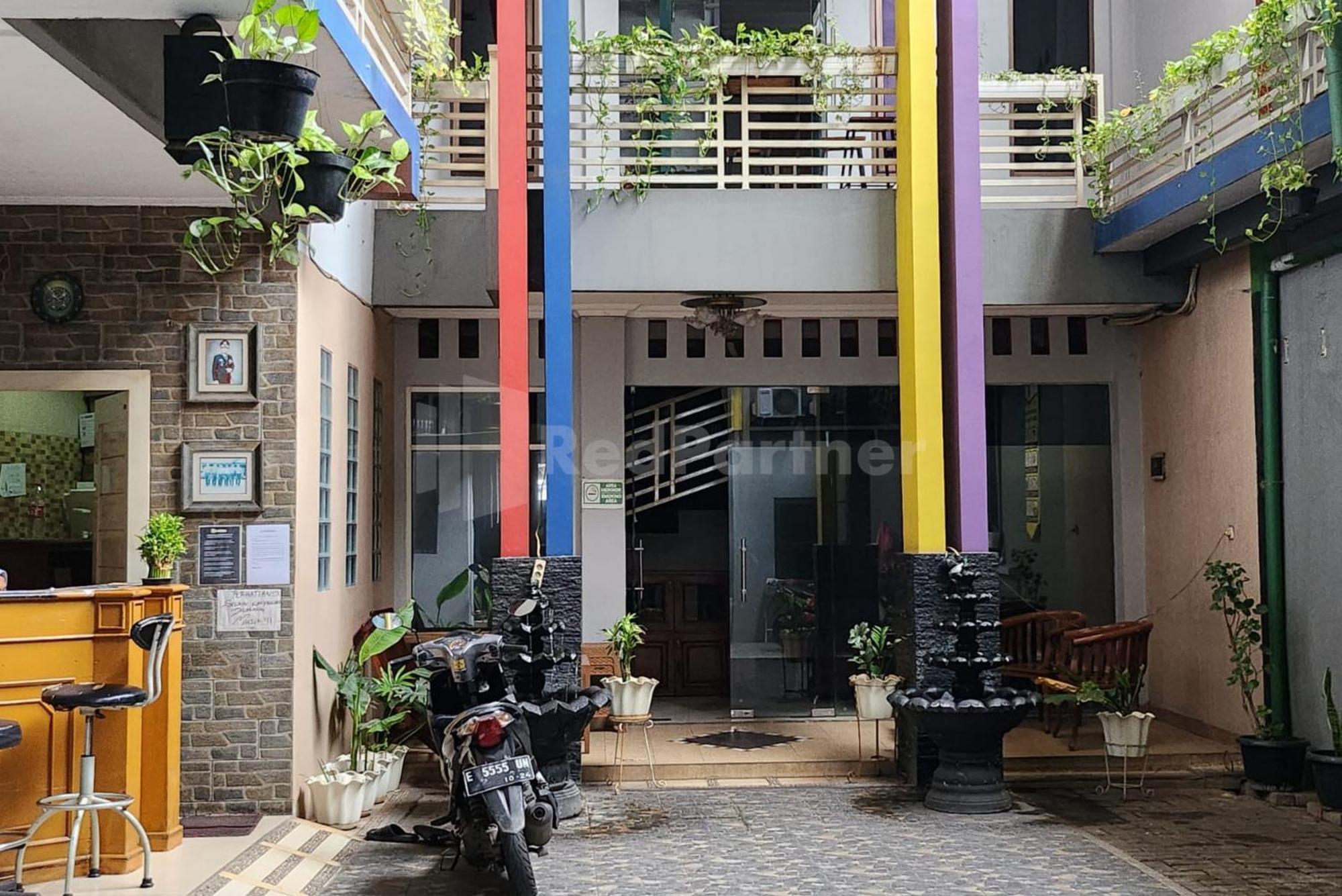Puspita Homestay Mitra Reddoorz Bekasi Exterior foto